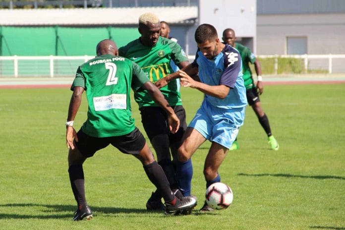 Les joueurs de Bourges Foot (en vert) dominent largement le championnat de National 3 Centre Val de Loire depuis le début de saison.