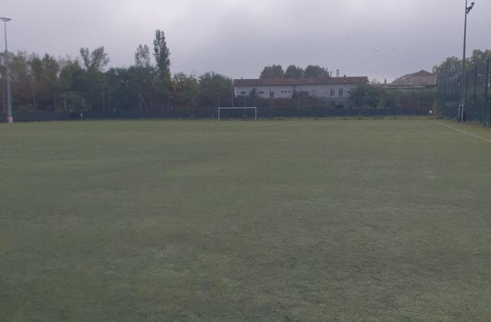 Terrain synthétique Givors Le terrain synthétique de Givors est dans un état déplorable